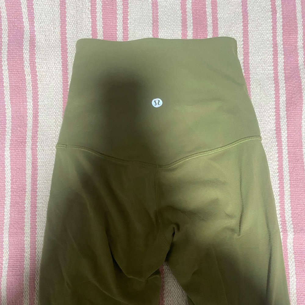 olive green lululemon align leggings nulu 28’size 0 (full length)